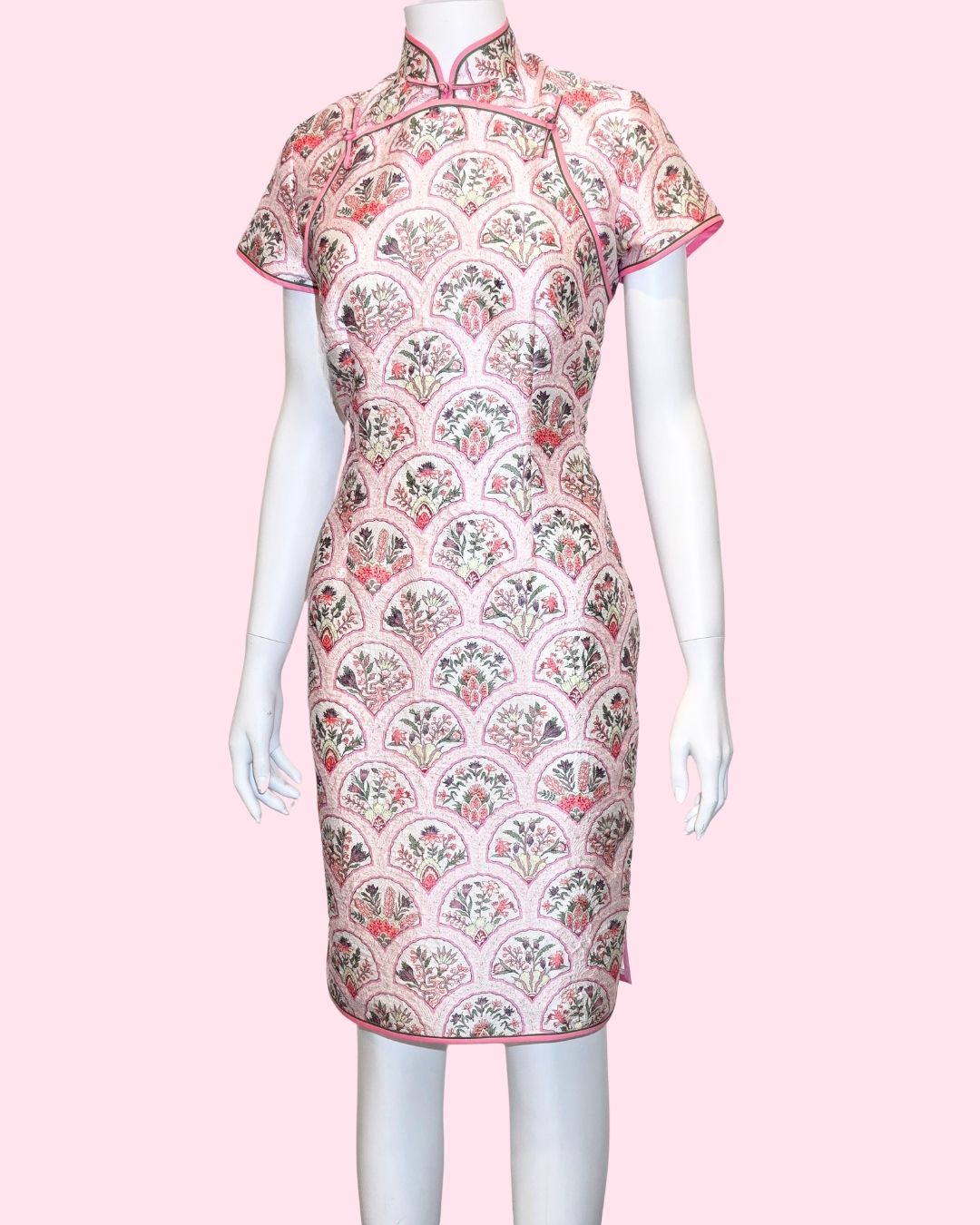 粉色装饰艺术旗袍