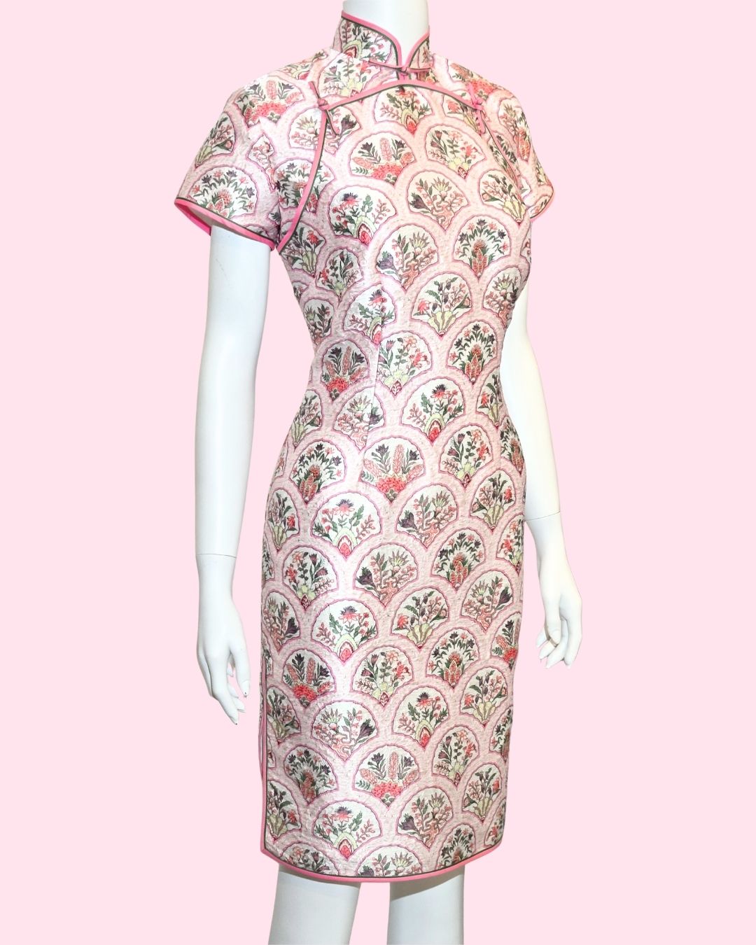 粉色装饰艺术旗袍