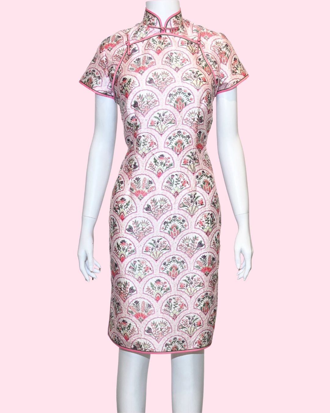 粉色装饰艺术旗袍