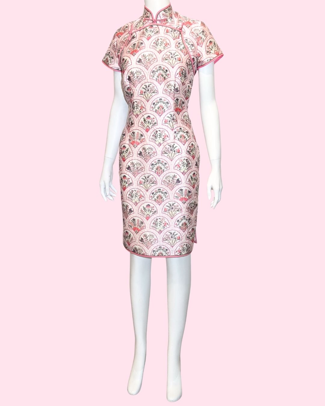 粉色装饰艺术旗袍