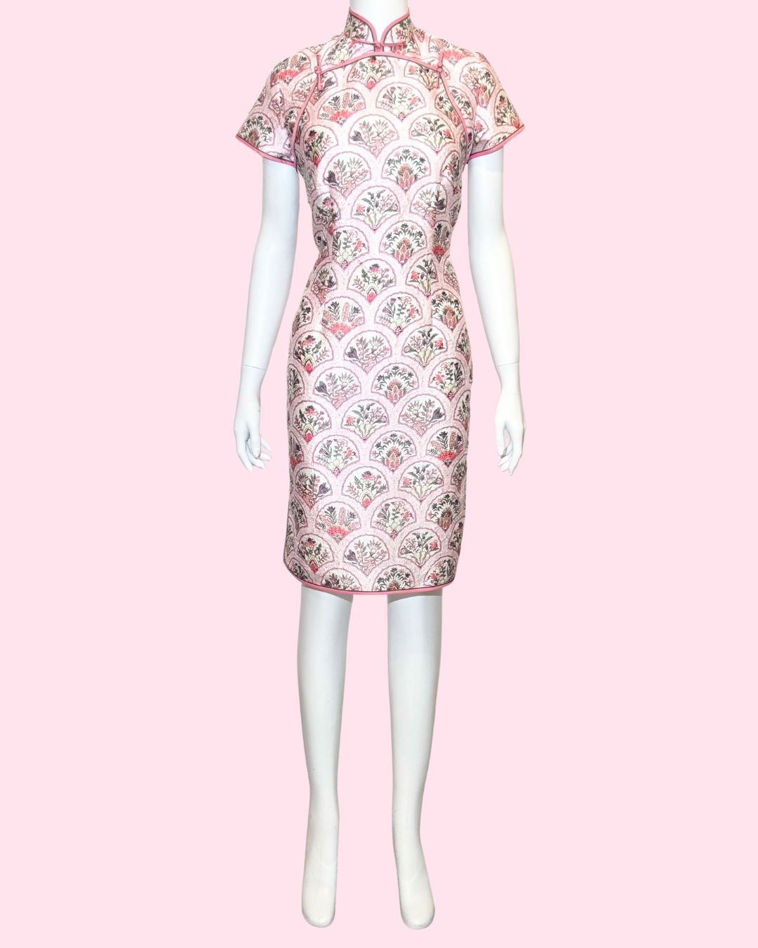 粉色装饰艺术旗袍