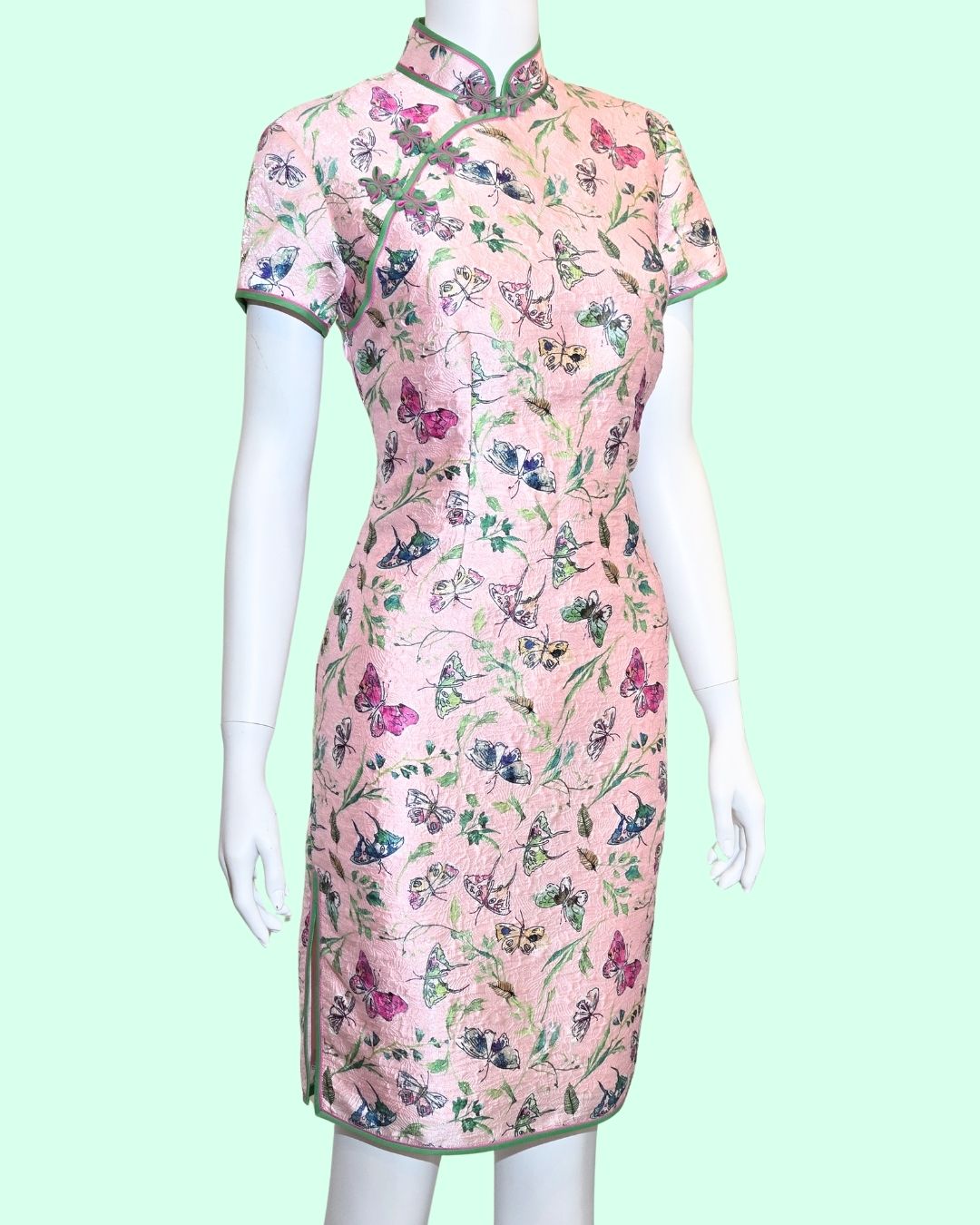 粉红蝴蝶碎花旗袍