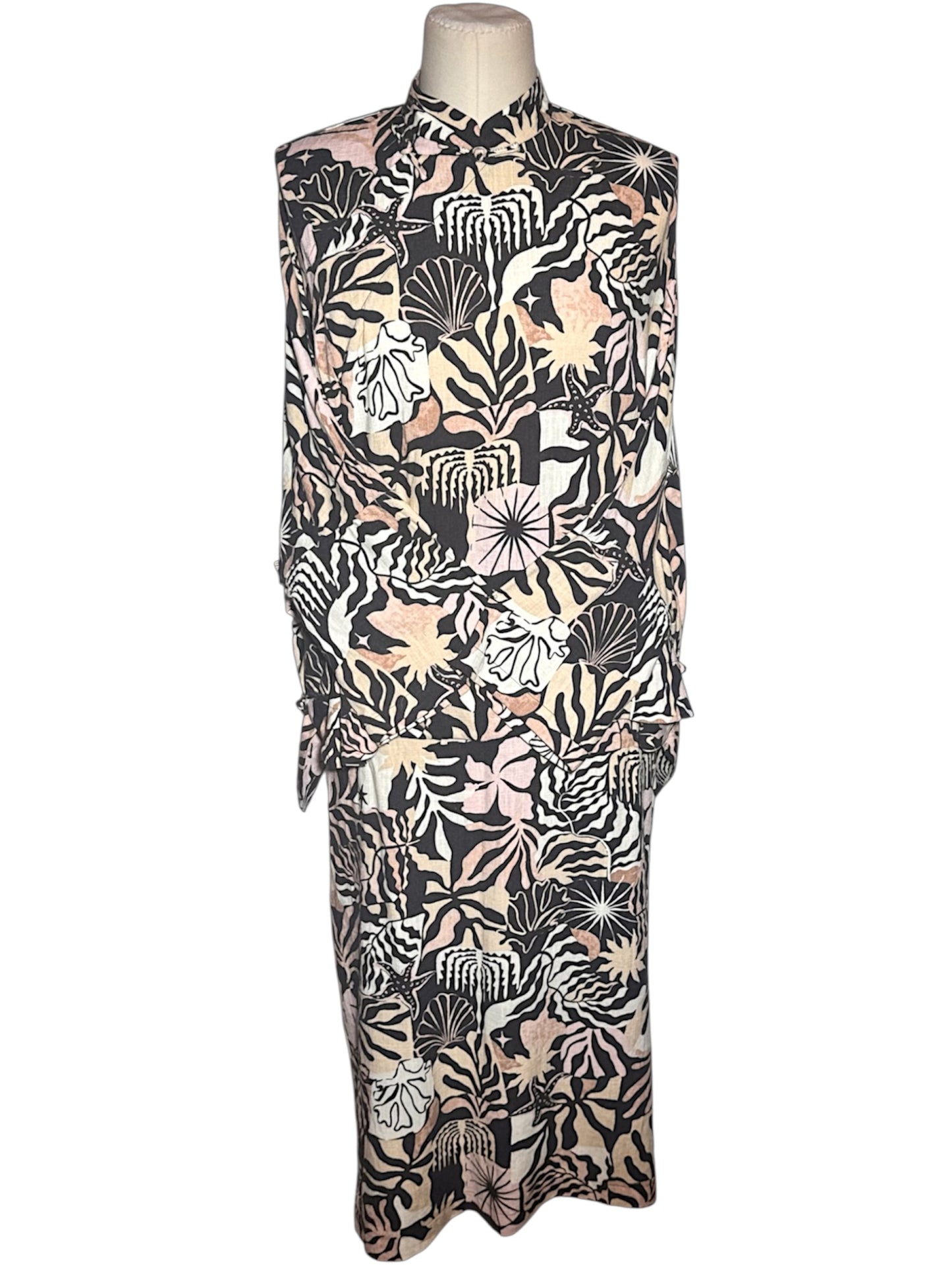 Printed Cape-Sleeve Modern Cheongsam Set